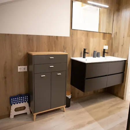 Spacious In Near Forest *