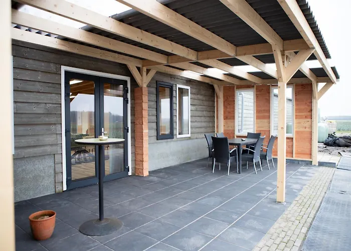 Spacious In Near Forest Semesterbostad